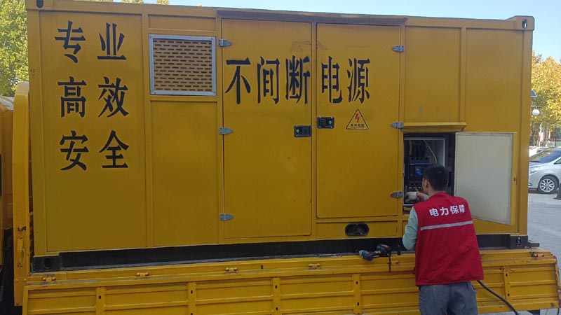双柏柴油发电机组和UPS电源配合使用时，如何避免切换过程中的电力中断？